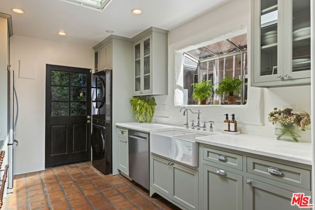 950 S Muirfield Road, Los Angeles, CA 90019