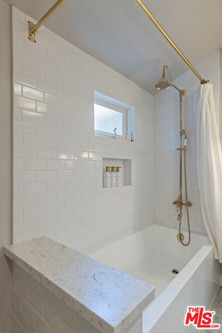 950 S Muirfield Road, Los Angeles, CA 90019