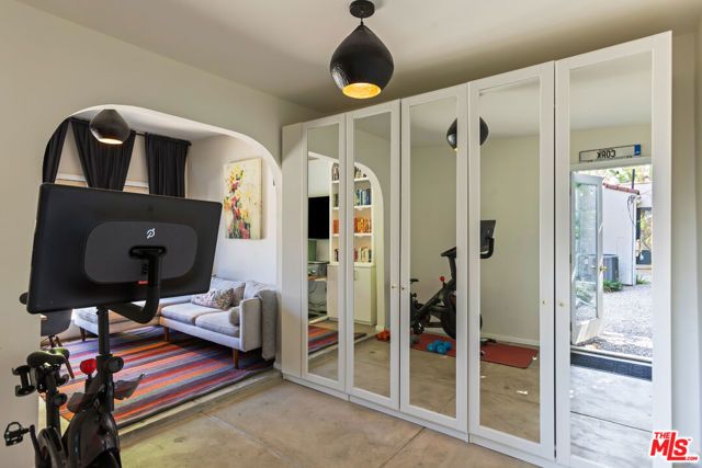 950 S Muirfield Road, Los Angeles, CA 90019