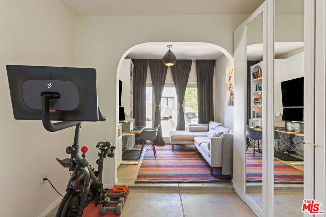 950 S Muirfield Road, Los Angeles, CA 90019