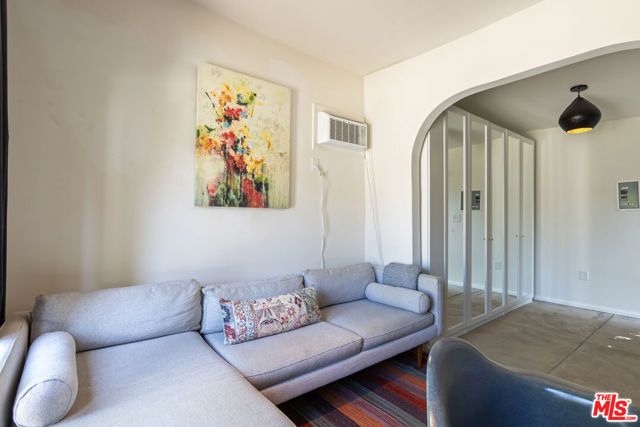 950 S Muirfield Road, Los Angeles, CA 90019