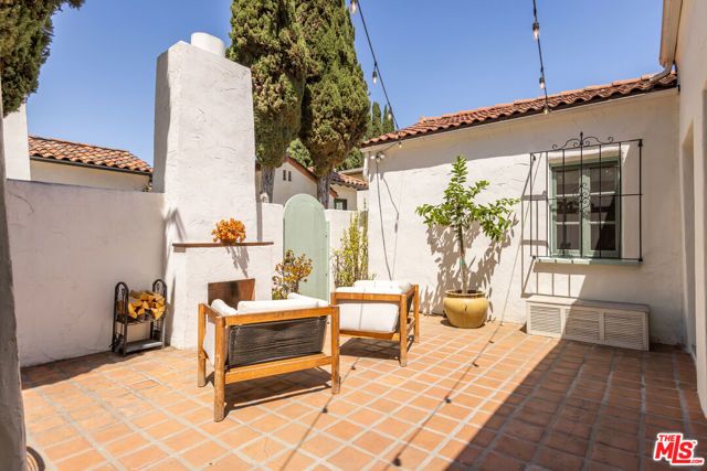 950 S Muirfield Road, Los Angeles, CA 90019