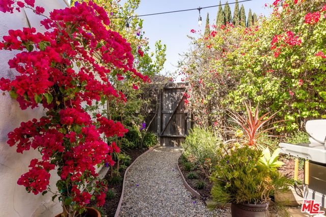 950 S Muirfield Road, Los Angeles, CA 90019