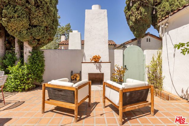 950 S Muirfield Road, Los Angeles, CA 90019