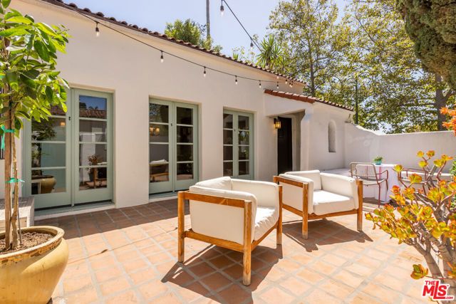 950 S Muirfield Road, Los Angeles, CA 90019