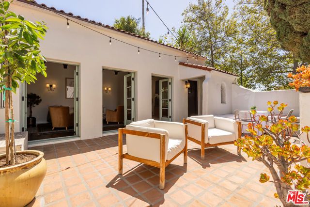 950 S Muirfield Road, Los Angeles, CA 90019