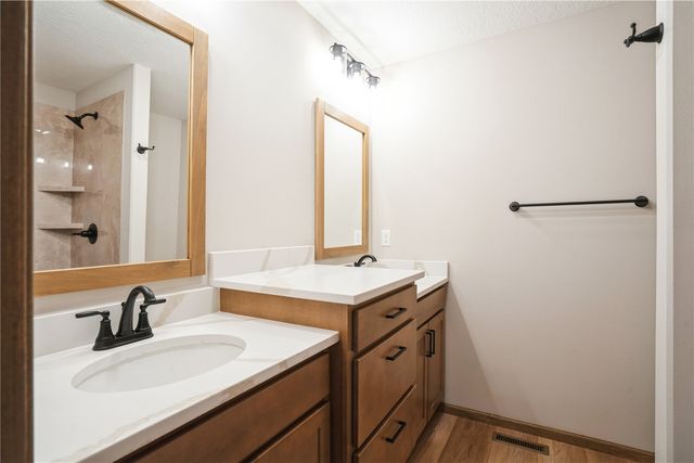 3329 Center Court, Robins, IA 52328