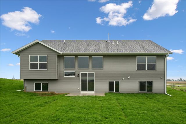 3329 Center Court, Robins, IA 52328