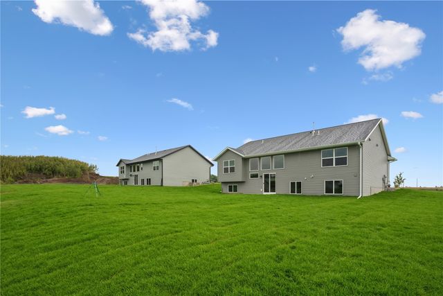 3329 Center Court, Robins, IA 52328