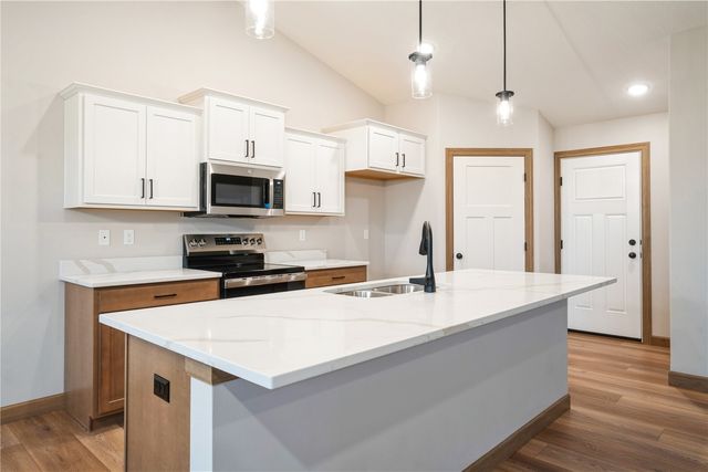 3329 Center Court, Robins, IA 52328