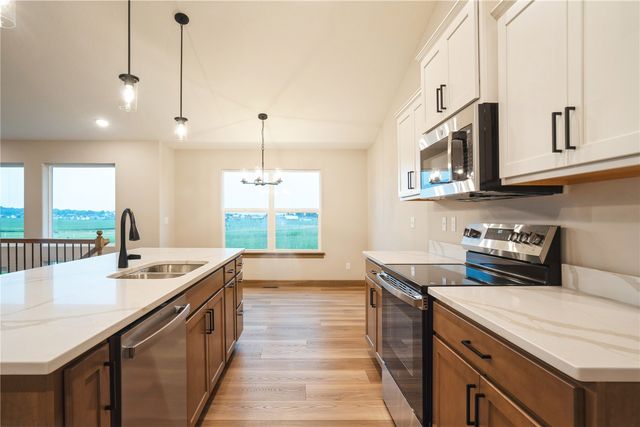 3329 Center Court, Robins, IA 52328