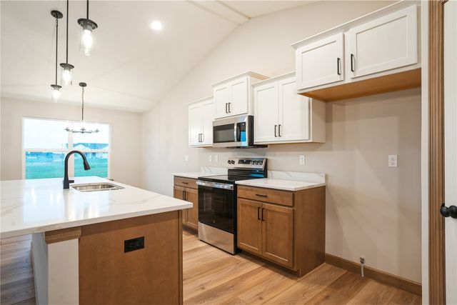 3329 Center Court, Robins, IA 52328