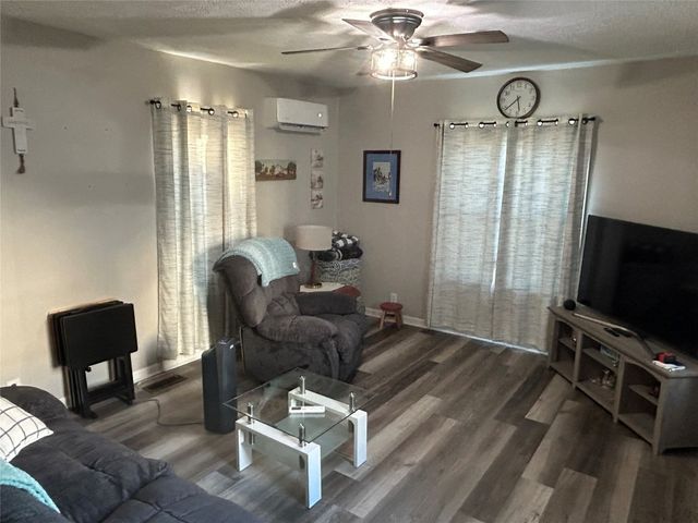 126 E ERIE Street, Linesville, PA 16424