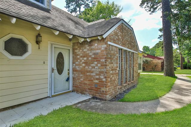 711 Rosewood Drive, Shenandoah, TX 77381