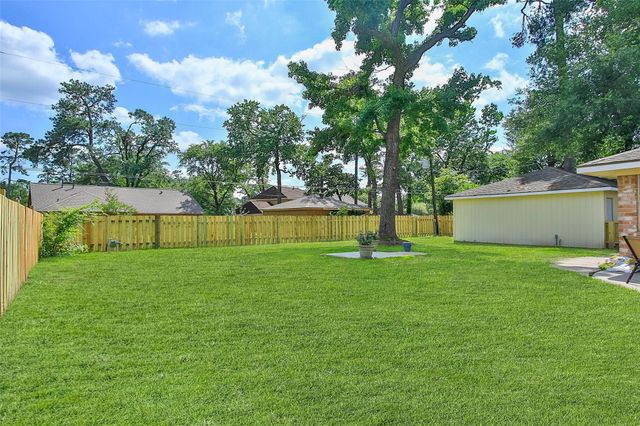 711 Rosewood Drive, Shenandoah, TX 77381