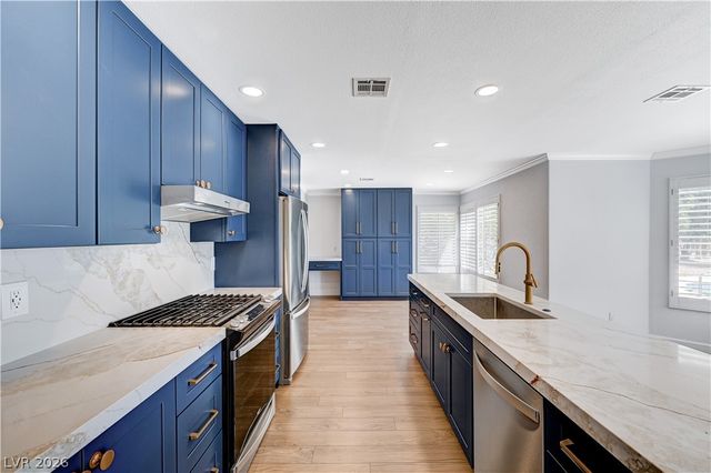 2704 Fire Water Court, Las Vegas, NV 89117