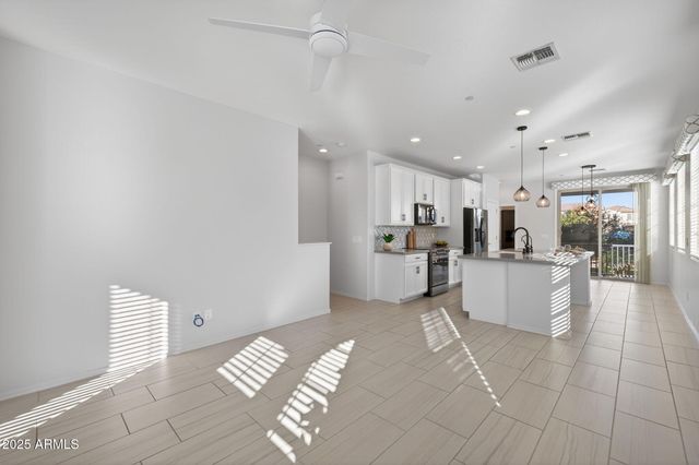 1733 E BRIDGEPORT Parkway, Gilbert, AZ 85295