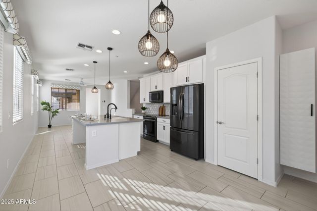 1733 E BRIDGEPORT Parkway, Gilbert, AZ 85295