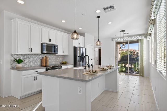 1733 E BRIDGEPORT Parkway, Gilbert, AZ 85295