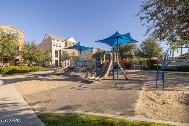 1733 E BRIDGEPORT Parkway, Gilbert, AZ 85295