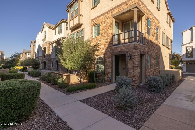 1733 E BRIDGEPORT Parkway, Gilbert, AZ 85295