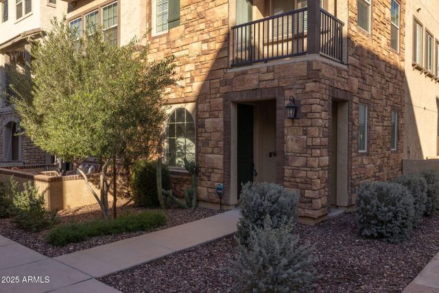 1733 E BRIDGEPORT Parkway, Gilbert, AZ 85295