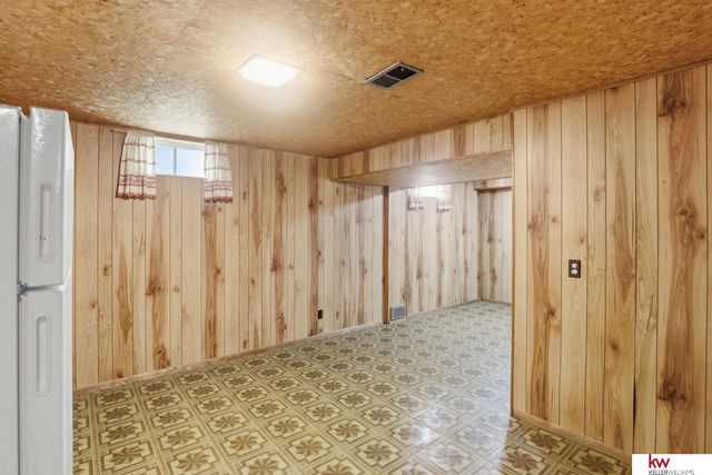 3718 S 49th Avenue, Omaha, NE 68106