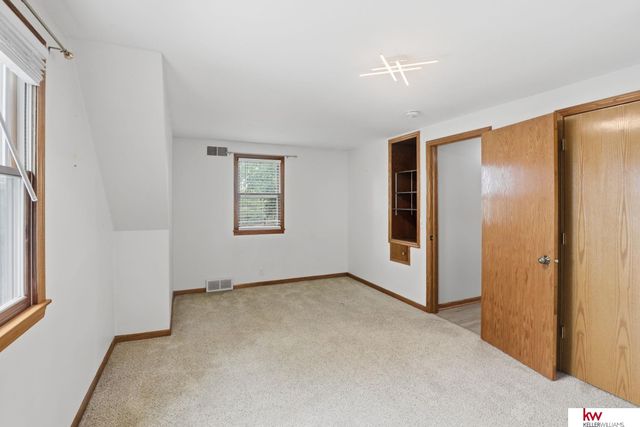 3718 S 49th Avenue, Omaha, NE 68106