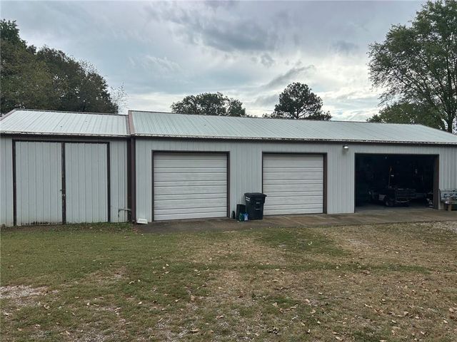 14461 E BB Highway, Nevada, MO 64772