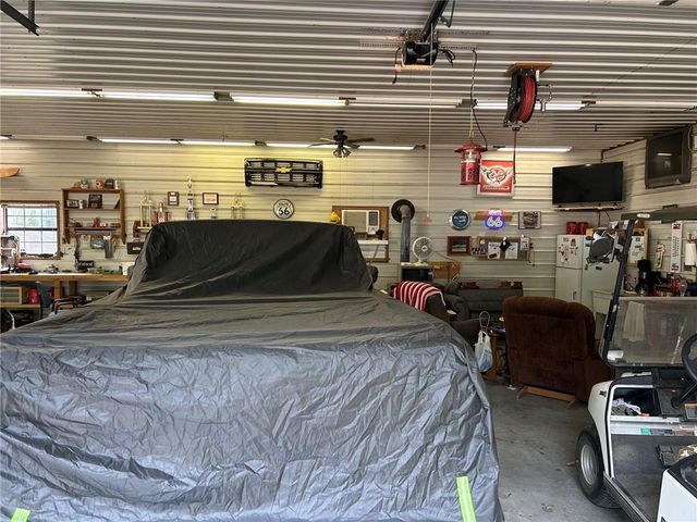 14461 E BB Highway, Nevada, MO 64772