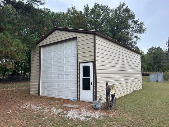 14461 E BB Highway, Nevada, MO 64772