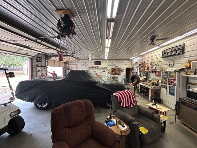 14461 E BB Highway, Nevada, MO 64772