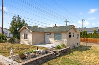 W 907 Fremont Ave, Selah, WA 98942