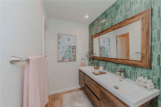 1940 N Highland, Los Angeles, CA 90068