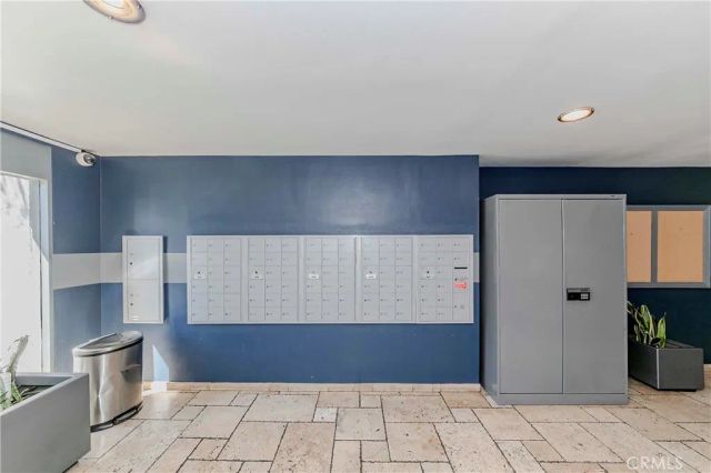 1940 N Highland, Los Angeles, CA 90068