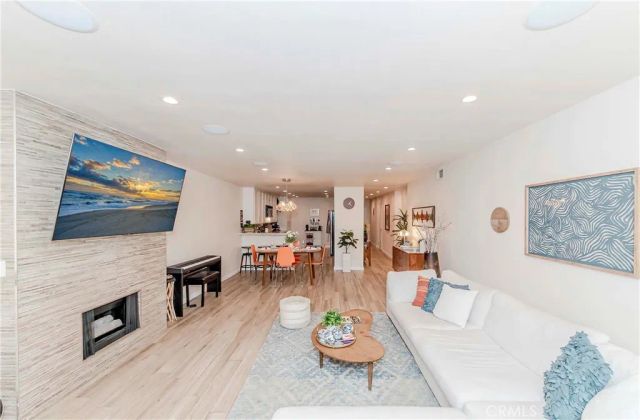 1940 N Highland, Los Angeles, CA 90068