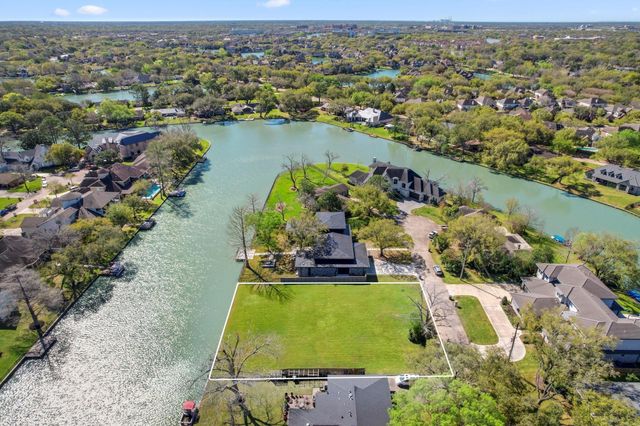 115 Capri Street, Sugar Land, TX 77478