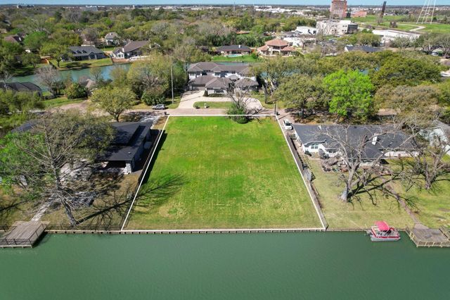 115 Capri Street, Sugar Land, TX 77478