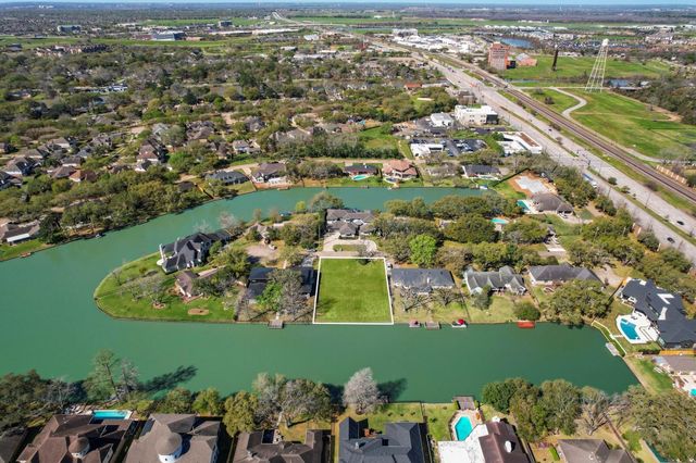 115 Capri Street, Sugar Land, TX 77478