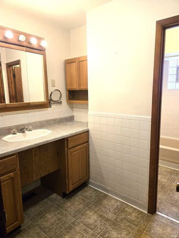 1605 E Woodland Drive, Bloomington, IN 47408