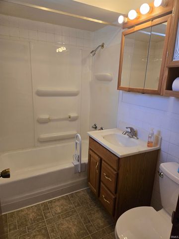 1605 E Woodland Drive, Bloomington, IN 47408