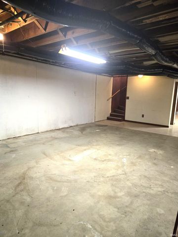 1605 E Woodland Drive, Bloomington, IN 47408