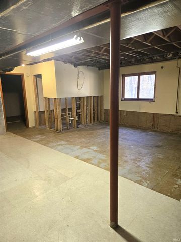 1605 E Woodland Drive, Bloomington, IN 47408