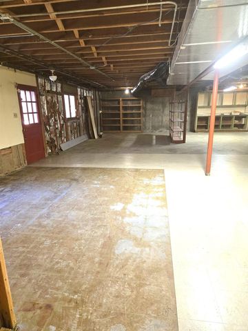 1605 E Woodland Drive, Bloomington, IN 47408