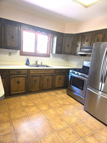 1605 E Woodland Drive, Bloomington, IN 47408