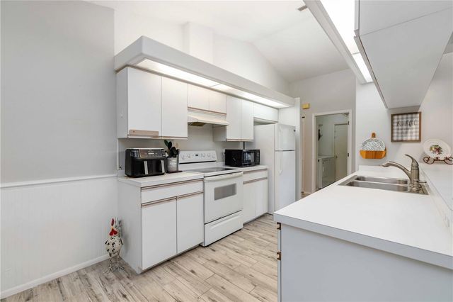 4524 28TH AVENUE DRIVE E, Bradenton, FL 34208