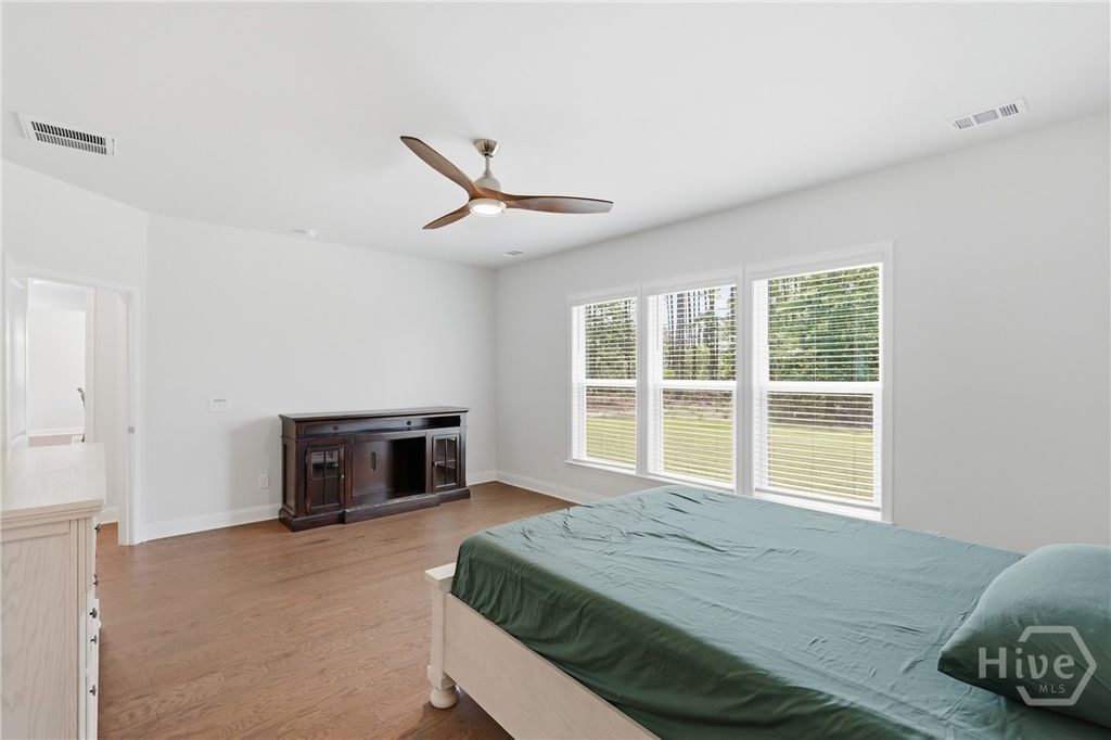 Image 20 of property listing at 217 Higginson Drive, Richmond Hill, GA 31324