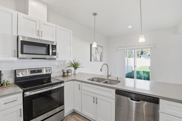 5 E Chatham Ave, Spokane, WA 99218