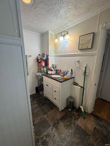 411-413 W 7th Street, Mishawaka, IN 46544