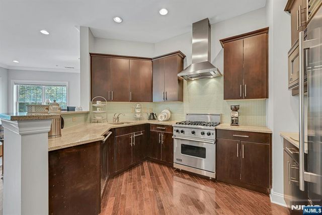 1112 The Plaza 1112, Tenafly, NJ 07670